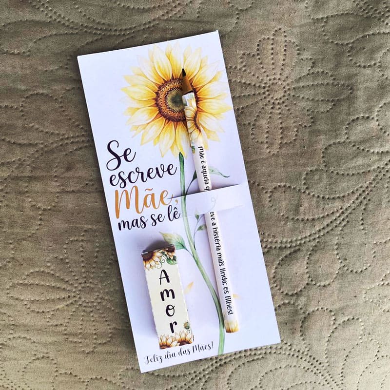Card Dia das Mães Girassol com Lápis e Bala | Arquivo Digital Studio, PNG e PDF
